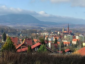 Niedźwiadki w Górach Wałbrzyskich o krok od centrum miasta. To trzy szczyty, dwa osiedla i niezliczone tajemnice - poznaj i zobacz