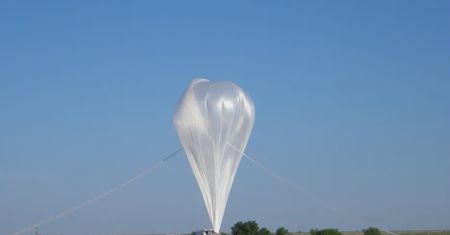 Ukraińcy wypuścili setki balonów. Pomagają atakować cele w głębi Rosji