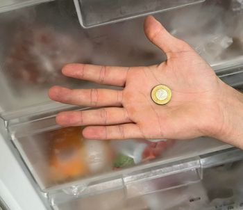 Wyjeżdżasz? Włóż monetę do zamrażarki. Po powrocie sobie podziękujesz