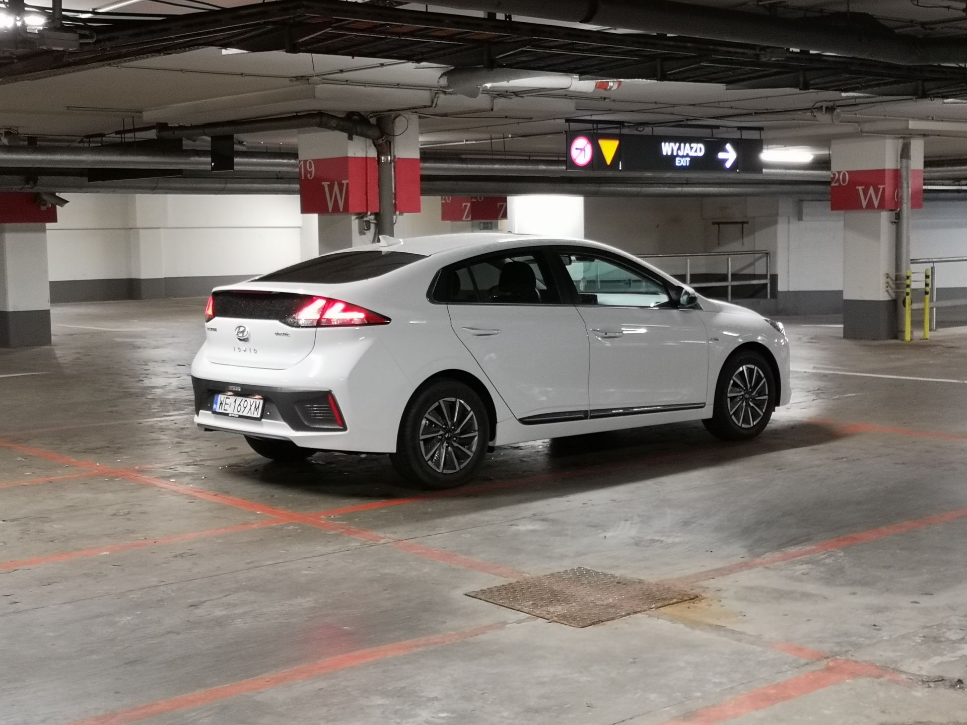 Hyundai Ioniq Electric: System zarządzania energią i audio Infinity 27