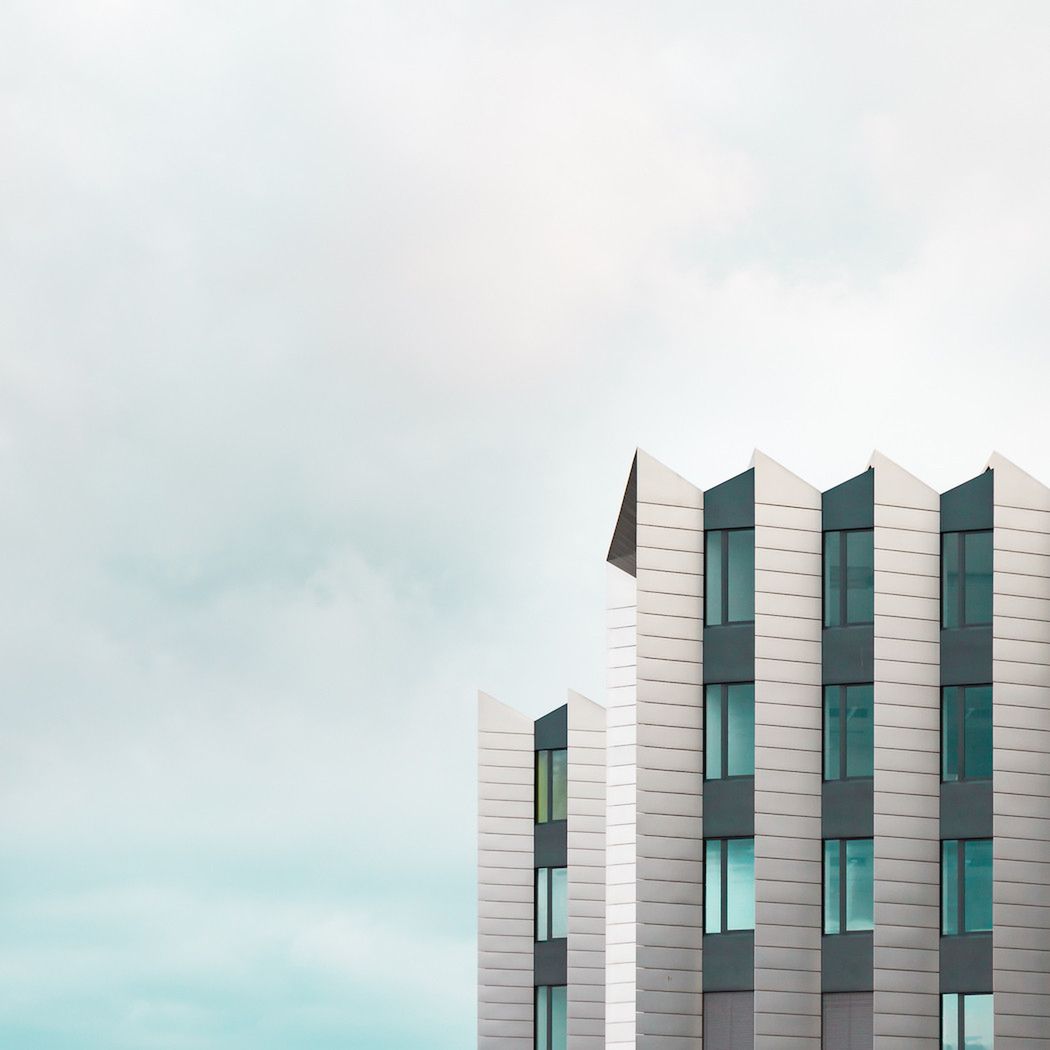 Sterylne zdjęcia architektury autorstwa Maika Lippa 2
