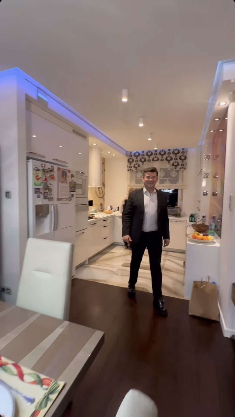 Olek Sikora zrelacjonował wizytę u Martyniuków w Grabówce