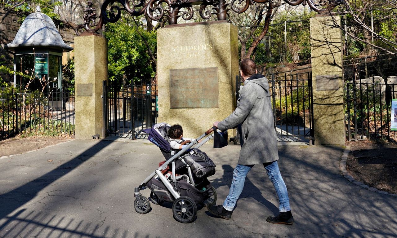 Maseczki ochronne. Lekarka Ewa Stawiarska apeluje: "Nie zakładajcie maseczek dzieciom poniżej 2. roku życia!"