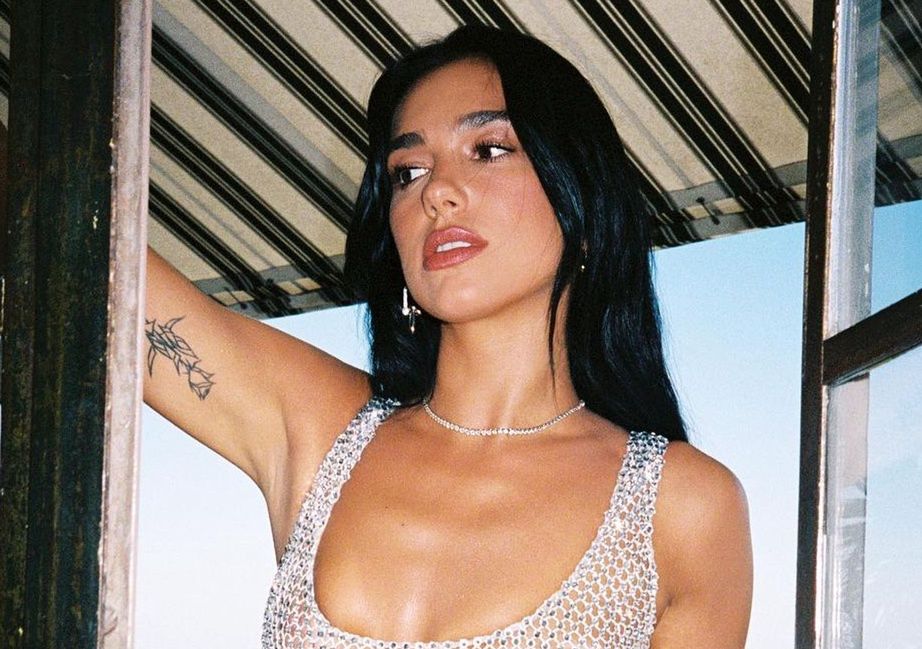 Dua Lipa zapozowała w "naked dress"