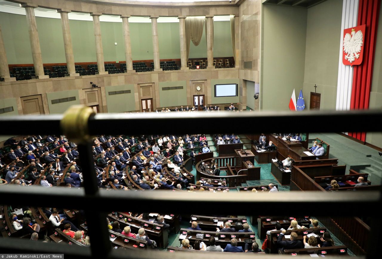 Marginalna grupa posłów wzięła udział w przeprowadzonym przez ABW szkoleniu z cyberbezpieczeństwa. To kompromitacja. I Sejmu, i posłów - komentują nieoficjalnie nasi rozmówcy z parlamentu i rządu. 