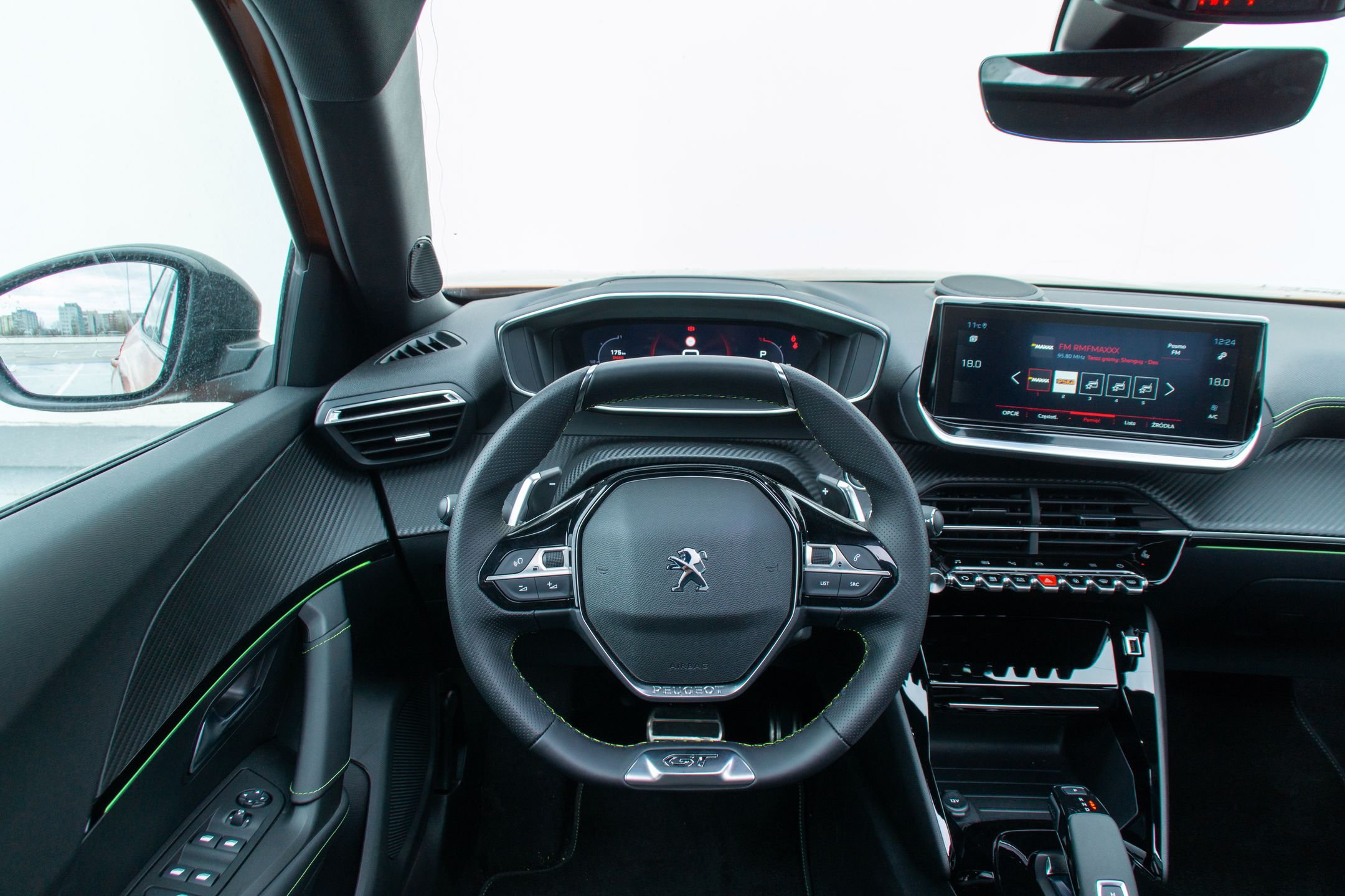 Wnętrze Peugeota 2008 GT