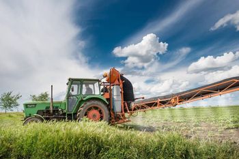 Eurostat: Rolnicy w Unii kupują coraz mniej pestycydów. Trend ekologiczny czy kryzysowy?