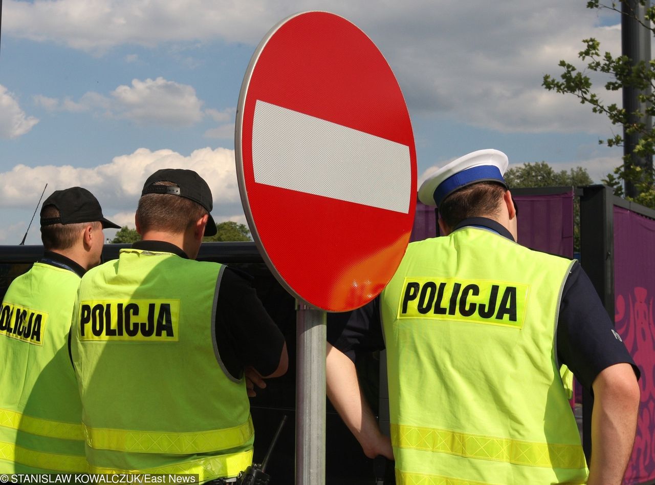 Kierowcy ślepo wierzą mapom. Te wywożą ich w pole lub na patrol policji