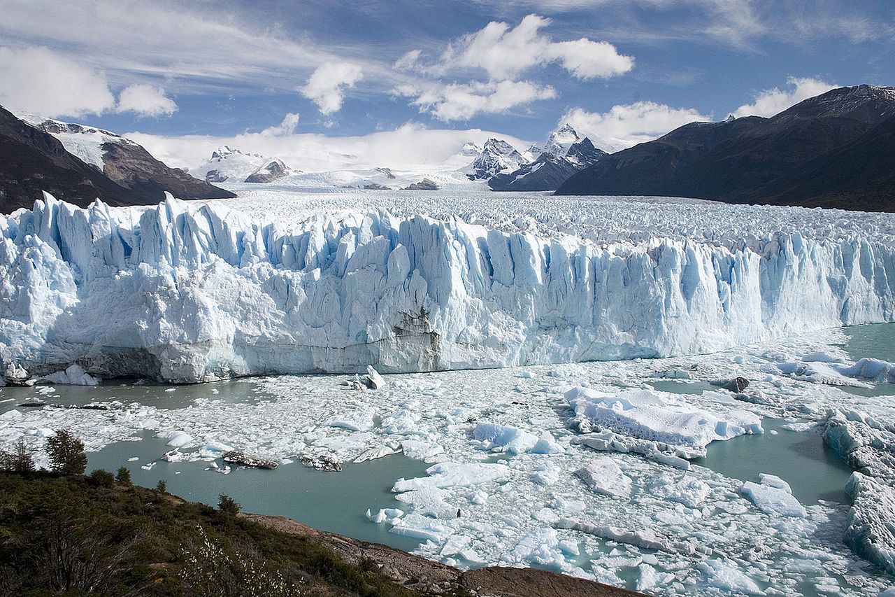 Globalne ocieplenie wpływa na zmianę położenia biegunów. Nowe badania - Lodowiec