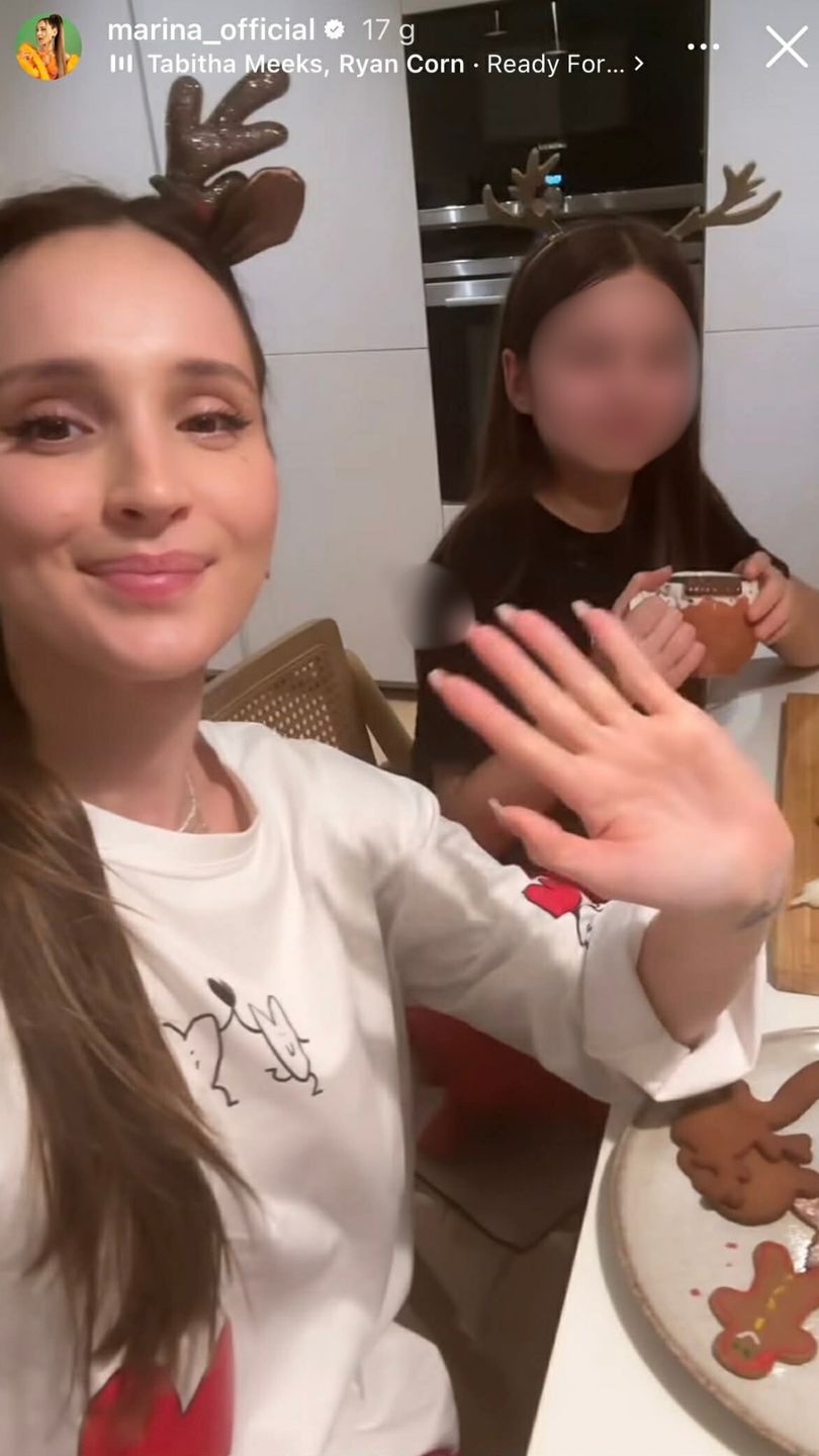 Szczęśni dekorują pierniki