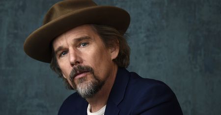 Ethan Hawke skończył 50 lat i wygląda lepiej niż kiedykolwiek!