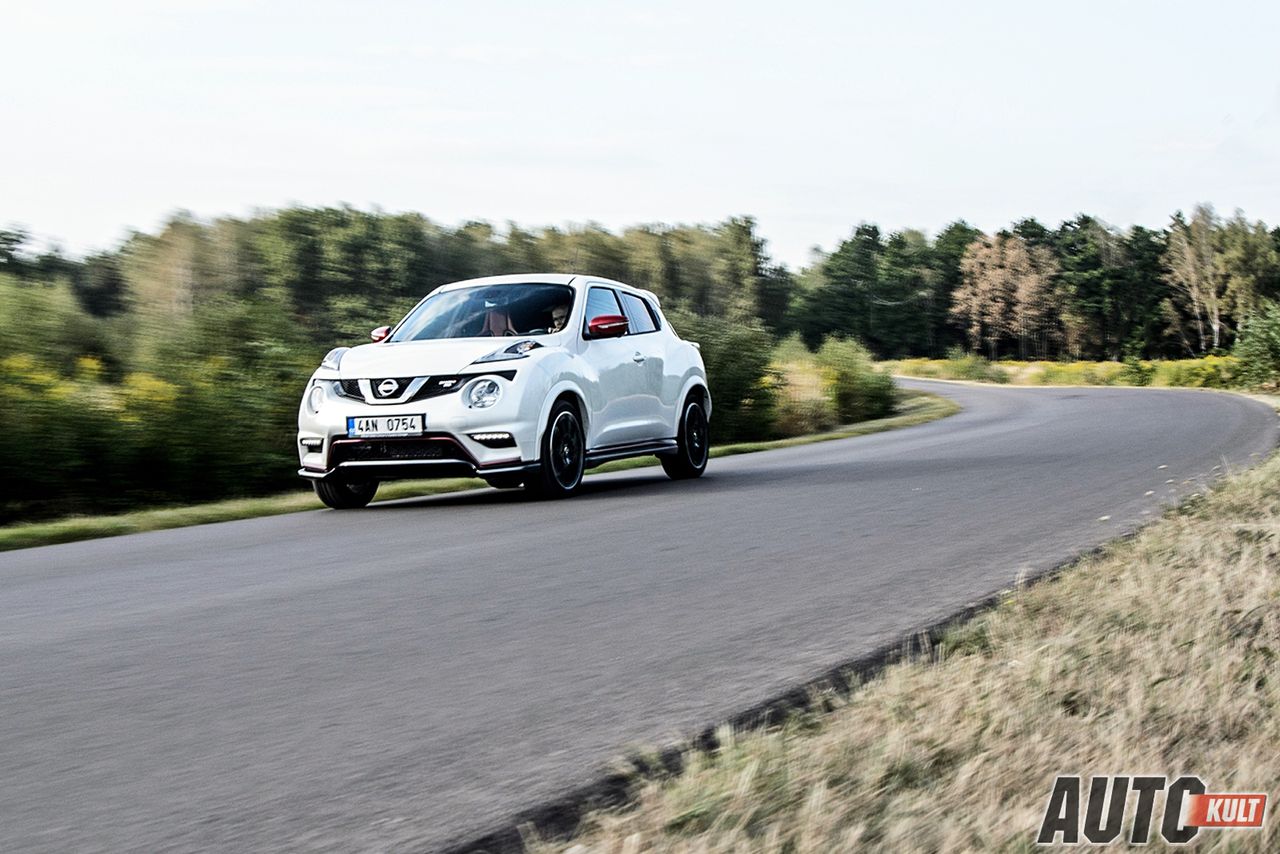 Mimo wysoko położonego środka ciężkości i niepokojąco wysokiej pozycji za kierownicą, Juke Nismo RS to samochód, któremu można niemal bezgranicznie zaufać podczas szybkiej jazdy po zakrętach