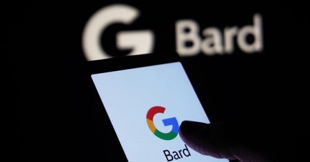 Sztuczna inteligencja wyręczy cię w pisaniu SMS-ów. Bard zmierza do Wiadomości Google