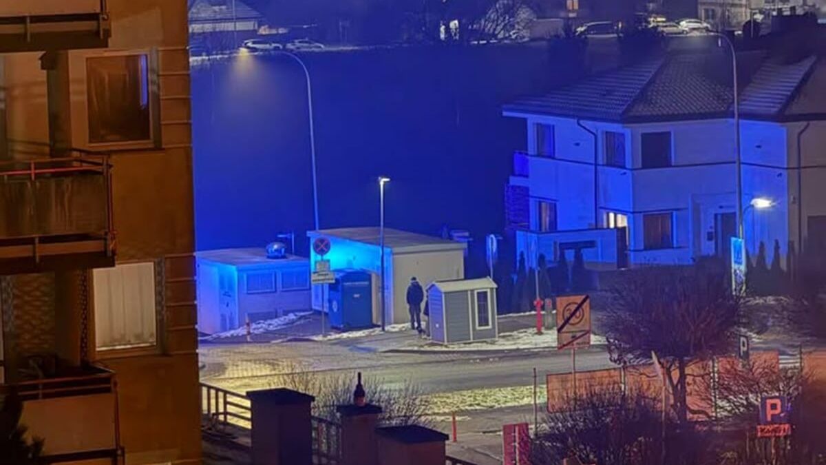 Straż pożarna i pogotowie przy szkole podstawowej przy ul. Berylowej