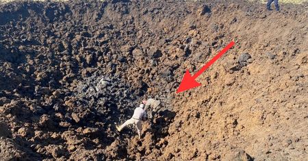 Potężny krater po eksplozji w Rosji. 10 metrów średnicy