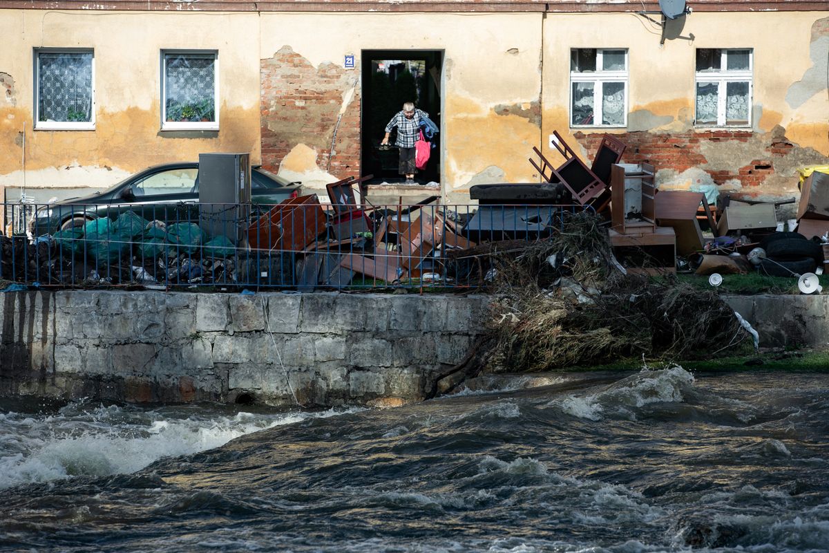 odra, powódź, woda, wały przeciwpowodziowe Szykują się na fale. IMGW wskazuje, gdzie może być powódź