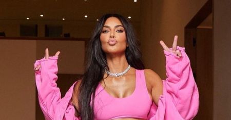 Tak naprawdę wygląda cera Kim Kardashian z bliska (FOTO)