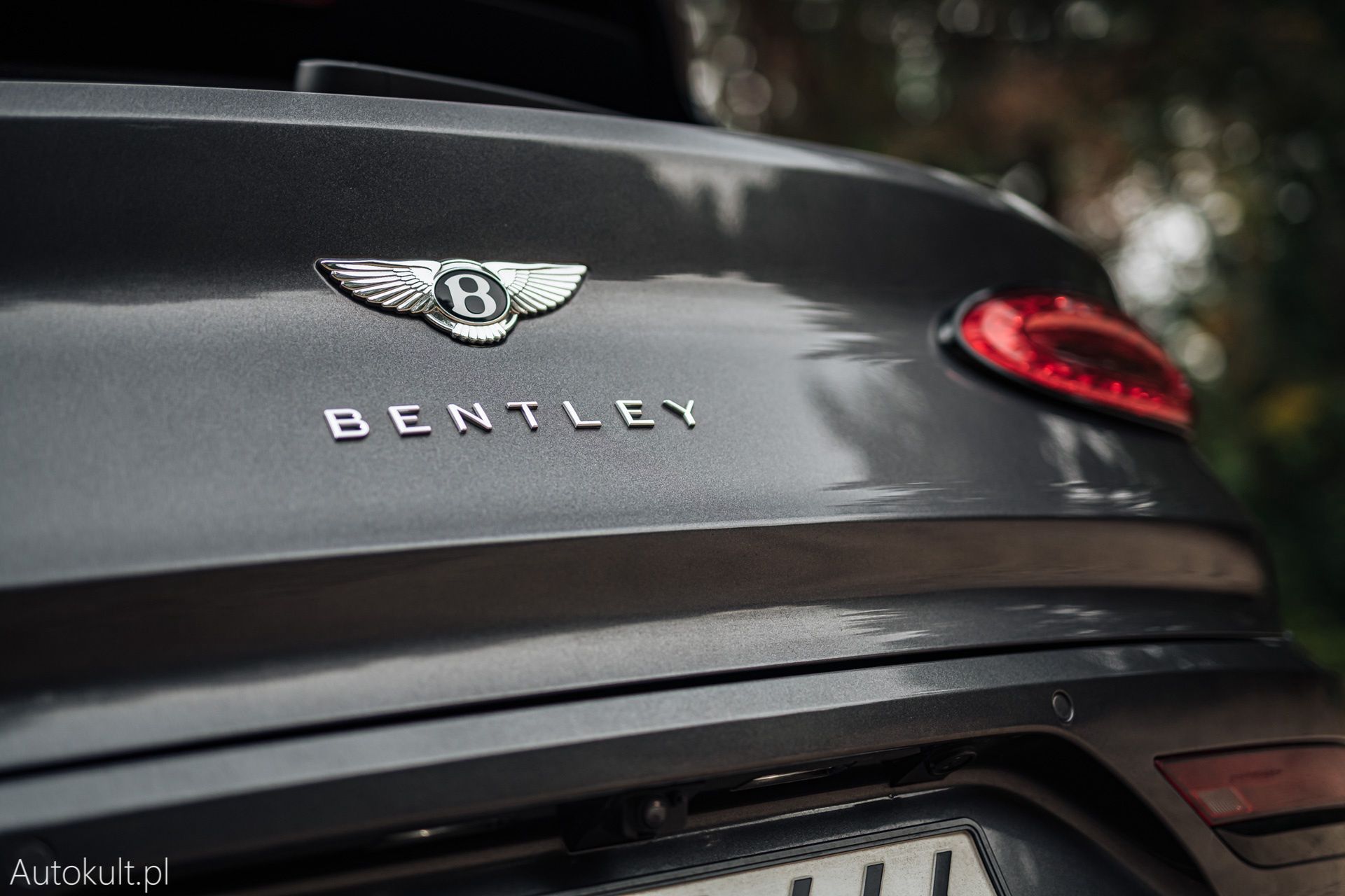 Range Rover (2022) vs Bentley Bentayga S (2022) vs Mercedes-Maybach GLS 600 (2022)