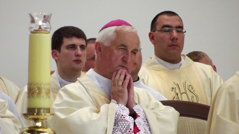 Biskup Jan Szkodoń odpowiada ws. pedofilii, podczas precedensowego procesu kanonicznego