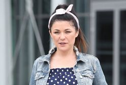 Szczęśliwa Kasia Cichopek bez maseczki wsiada do swojego auta