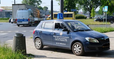 Elka uderzona przez iveco. Kierowca dostawczaka nie ustąpił pierwszeństwa nauce jazdy na rondzie w centrum Lublina