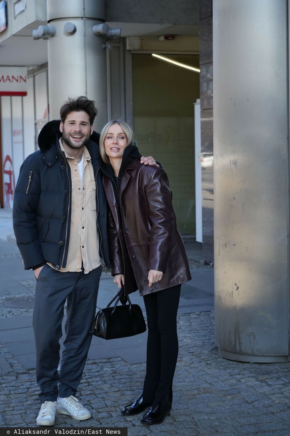 Agnieszka Woźniak-Starak i Jan Pirowski przed studiem "Dzień Dobry TVN"