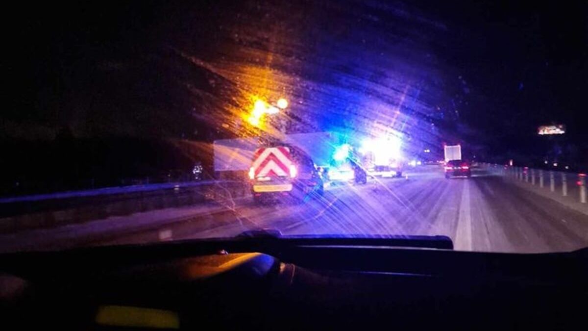 Ciężarówka wpadła w poślizg i uderzyła w bariery na obwodnicy Lublina S19