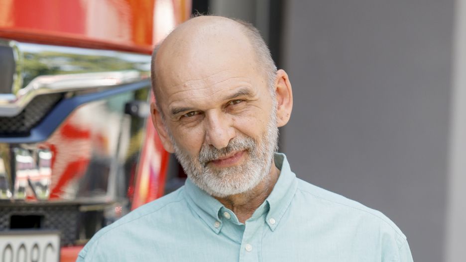 Mariusz Czajka od niedawna jest gwiazdą serialu "Remiza" TVP