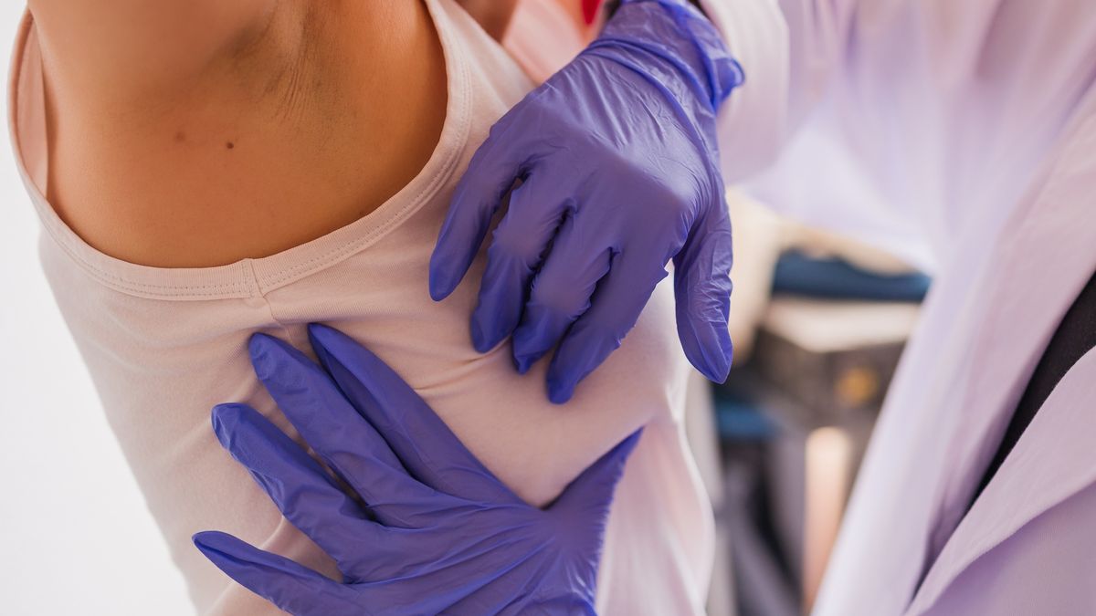 Doctor performing breast examination for cancer detection
Doctor wearing medical gloves performing a breast palpation for early cancer detection on a woman in a healthcare setting
Alfonso Sangiao