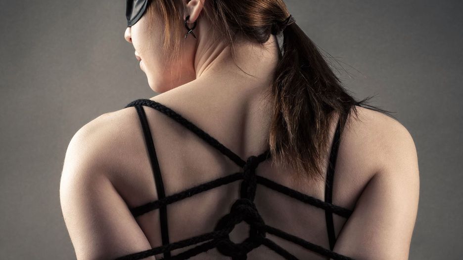 Dlaczego tak uwielbiamy BDSM? Odpowiada ekspertka