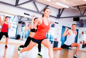 Trampolina do fitnessu – zasady, zalety