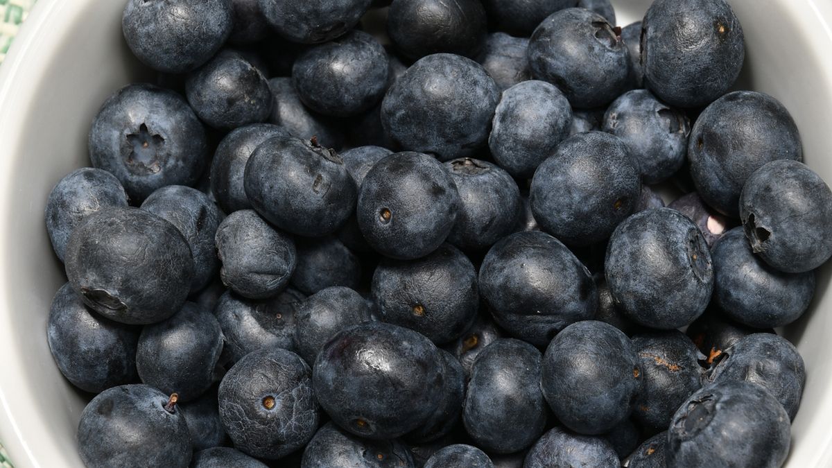 Dieta przy helicobacter pylori powinna być bogata w owoce jagodowe