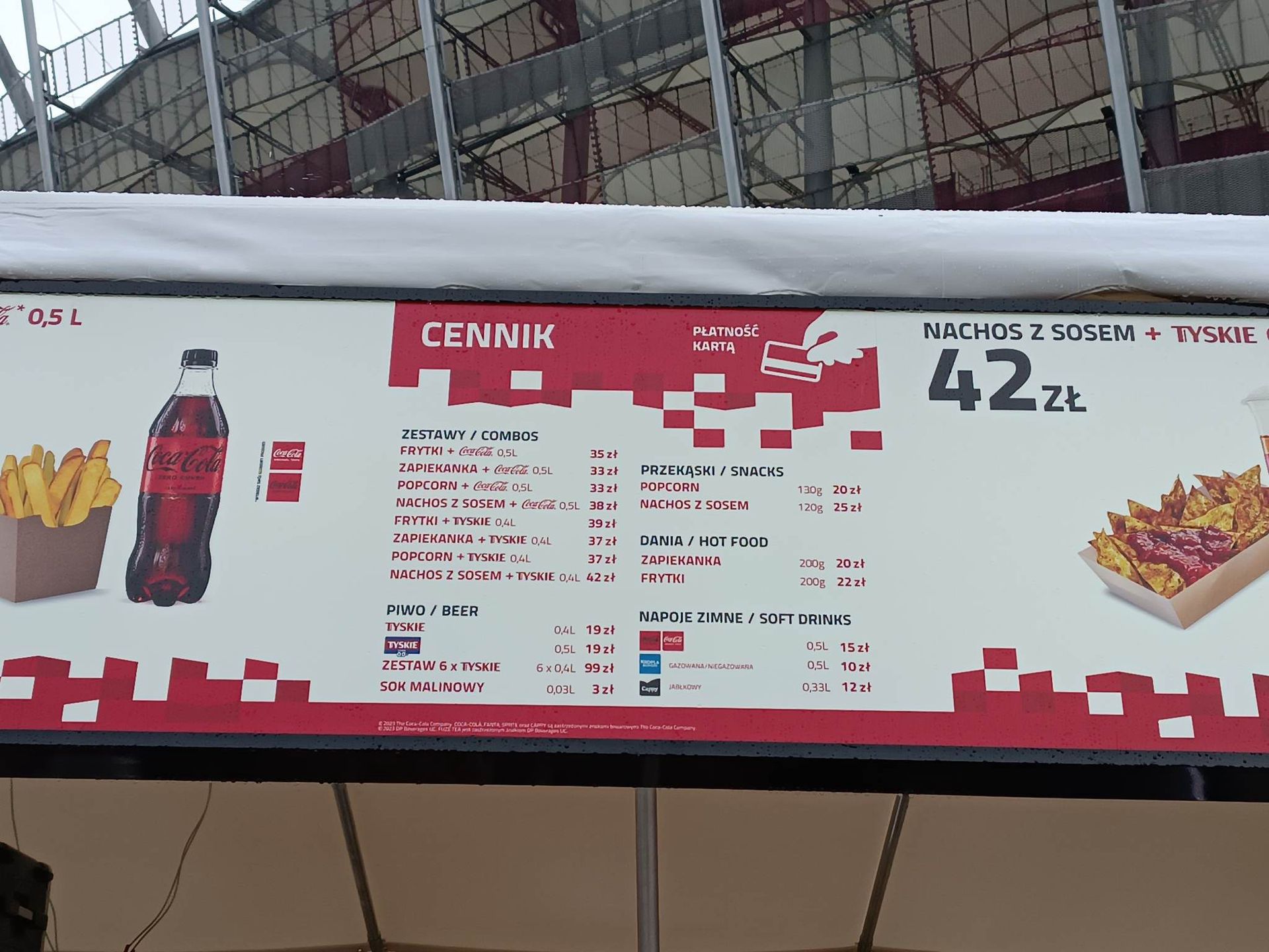 Cennik przekąsek na stadionie podczas koncertu