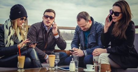 Jak kulturalnie rozmawiać przez telefon?