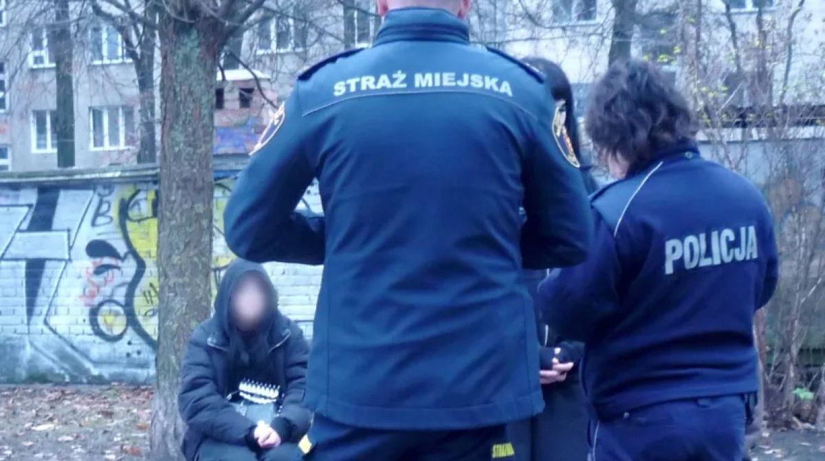 Warszawa: Mundurowi pojawili się znienacka. To był koniec wesołych wagarów