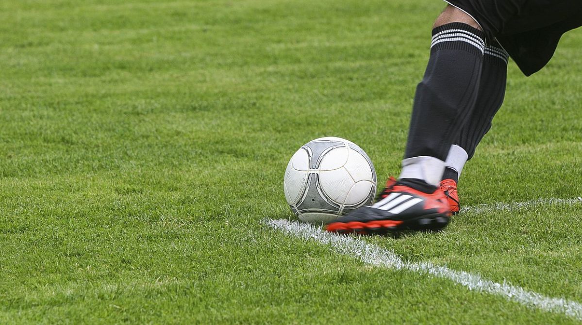 Skierniewice: Trwają piłkarskie półkolonie na skierniewickim stadionie
