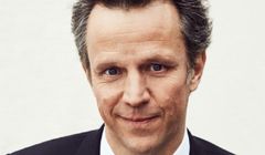 Publicis Groupe urosła o ponad 5 proc. AI drogie, akcje tanieją