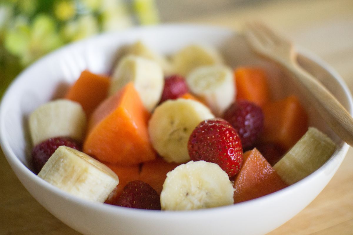 The hidden downsides of evening fruit snacking revealed