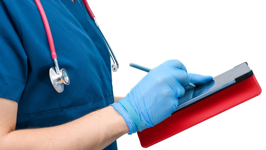 lekarz, karta pacjenta, technologia, bezprzewodowy, tablet, ekran, rysik, elektronika, internet, ikp, zdalnie, przez internet, leczenie, choroba, dane pacjentów, system informatyczny, historia chorób, historia pacjenta, karta, zabieg, badania, konsultacja, druga opinia, doktor, szpitalny, nowoczesny, ekran dotykowy, wyposażenie szpitala, wyposażenie, zdrowie, nfz, szpital, klinika