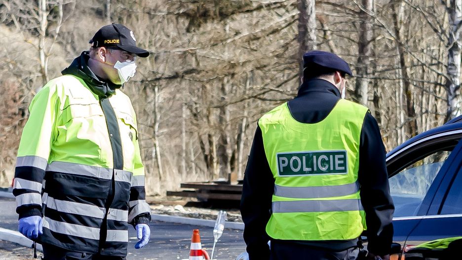 Czechy. Zastrzelił pracownicę urzędu pracy. Oblał kwasem inną kobietę? 66-latek ujęty