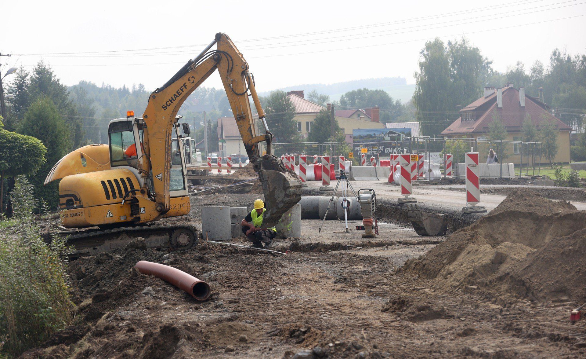 Prace przy przebudowie drogi wojewódzkiej nr 878 na odcinku Tyczyn - Dynów.
