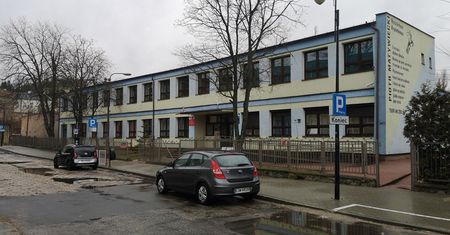 Przygotowania do przebudowy VII LO przy ul. Farbiarskiej. Licealiści od poniedziałku będą uczyć się gdzie indziej