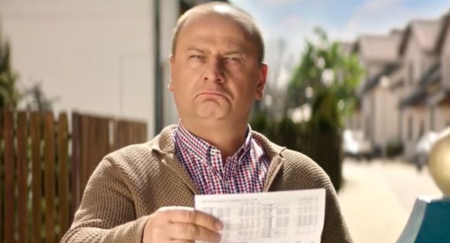 Grzegorz Halama jako sąsiad Brodzik i Wilczaka reklamuje SmartDom od Cyfrowego Polsatu (wideo)