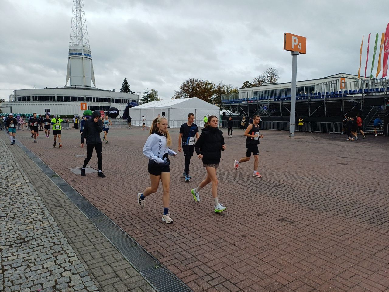 Poznań: Jak się przygotować do Lotto Poznań Maratonu? Czy można przebiec Poznań Five lub inny krótki bieg w ramach rozgrzewki? Zapytaliśmy biegaczy