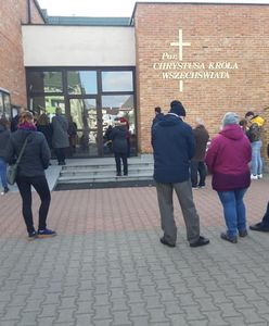 Mazowieckie. Limit osób w kościele. Ludzie nie dostali się na mszę św. w Piastowie