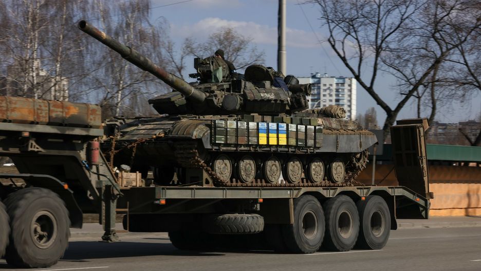 Wojna w Ukrainie - sytuacja w Kijowie i okolicachMarch 17th, 2022 - Kyiv, Ukraine. Tanks are being moved around the city by Ukranian forces. (Ziv Koren/Polaris)ziv koren