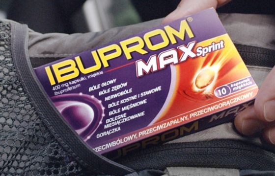 „Maksymalne uderzenie w ból” reklamuje Ibuprom Max Sprint (wideo)