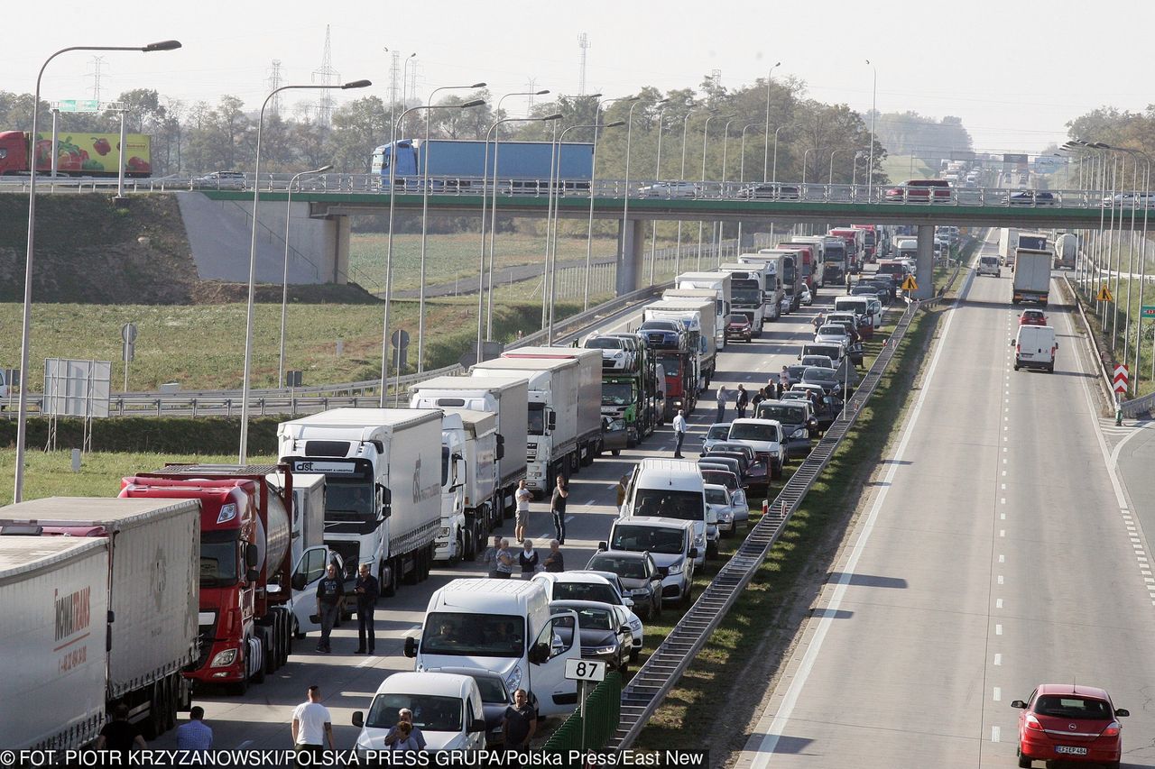 Czy dzięki nowemu wyposażeniu w przyszłości unikniemy takiego widoku na drogach (fot. East News)