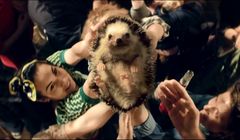 Czereśniowy Dziki Sad reklamowany rockowym spotem z jeżami