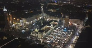 Kraków: Nocą wygląda jak z bajki. Jarmark zachwyca gości